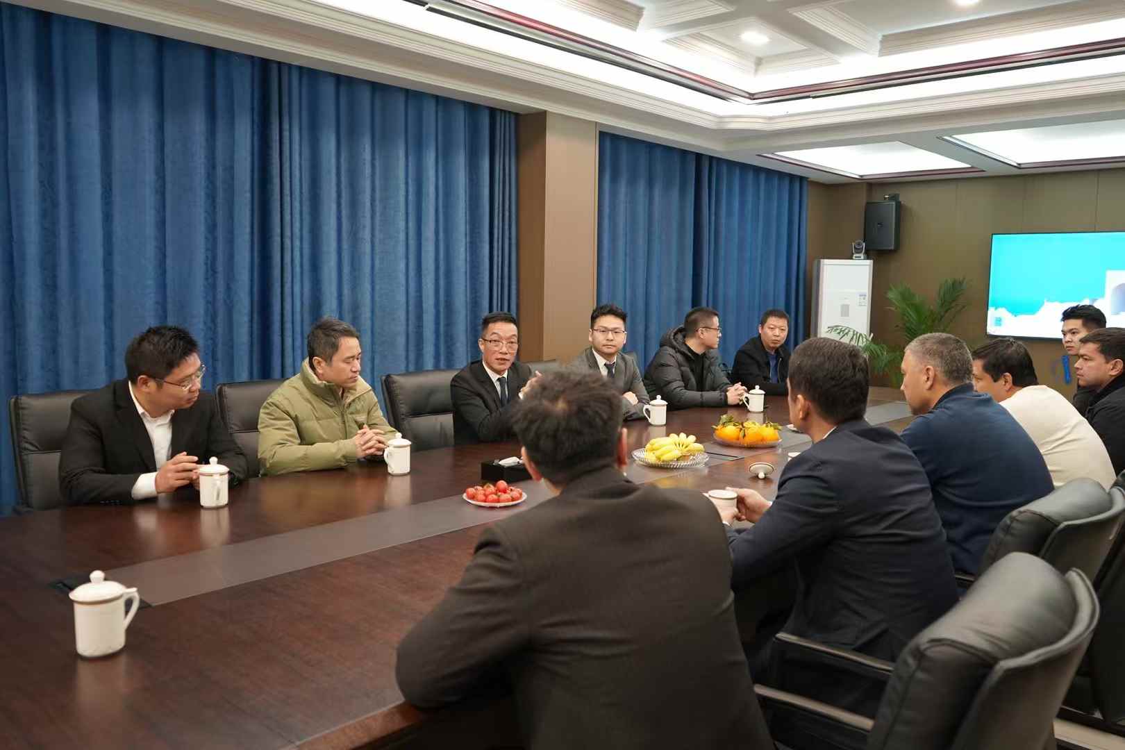 热烈欢迎乌兹别克斯坦国会议员及天然气化工公司总经理一行到访四川益涵，共话合作新机遇